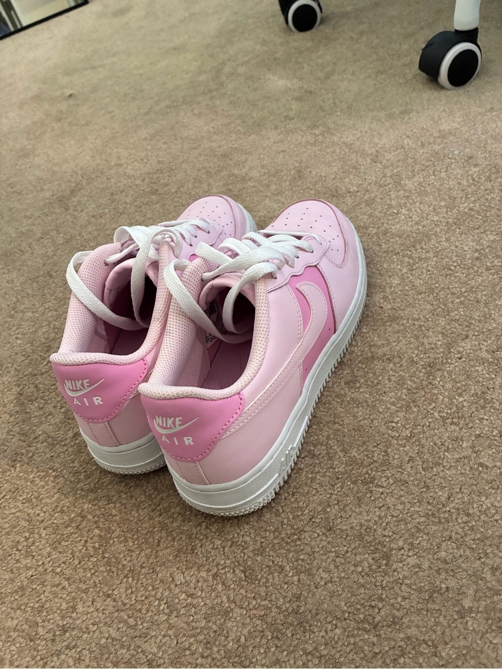 Nike Air Force 1 Pink Foam (GS) - Picture 3 of 3